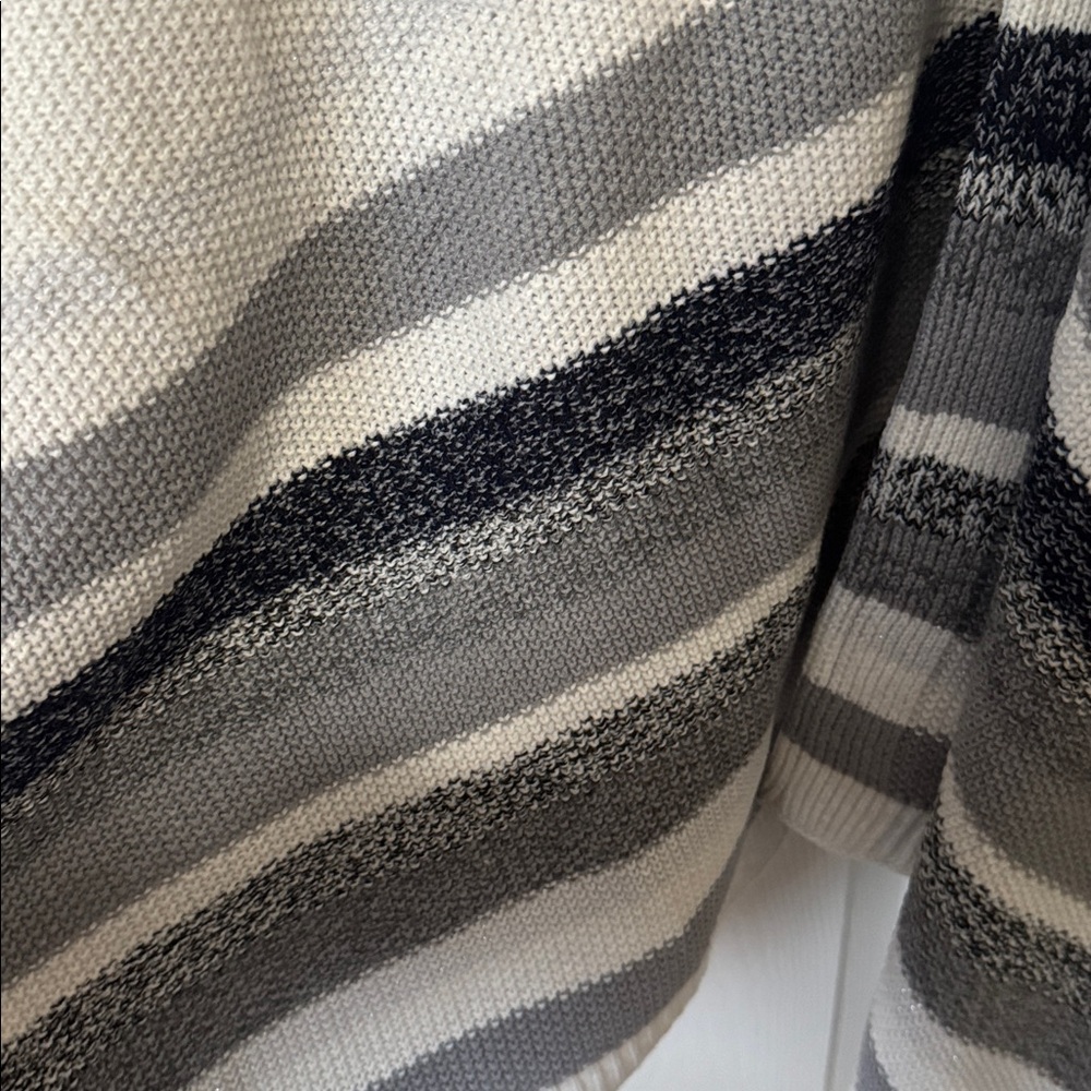 White House black market sweater poncho - Picture 4 of 4